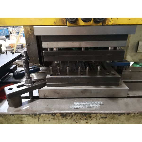 Progressive Stamping Die – Reliable Performance, OEM Support, Multiple