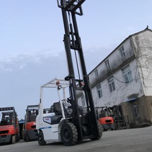 2ton 3ton 3.5ton 4ton 5ton 6ton 8ton 10ton Diesel Forklift with 45kw Engine and