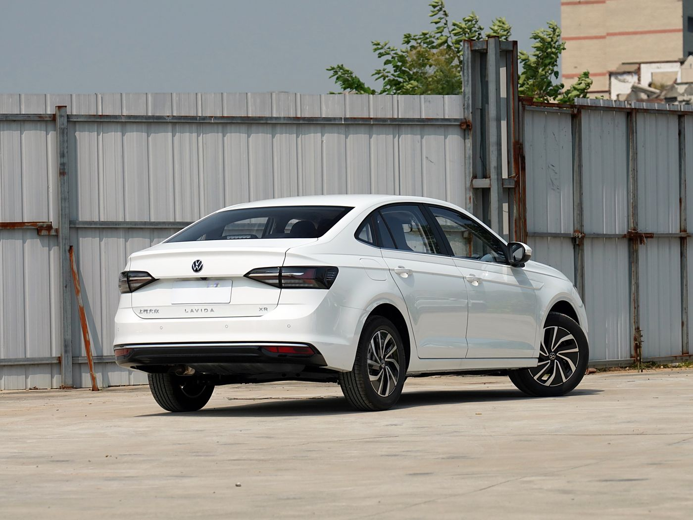 Popular Used Cars White Compact Car with Gasoline Energy Type and 6-Speed Manual