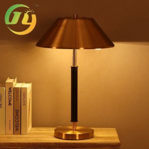 Nordic Creative Golden Light Luxury Simple Study Bedroom Table Lamp