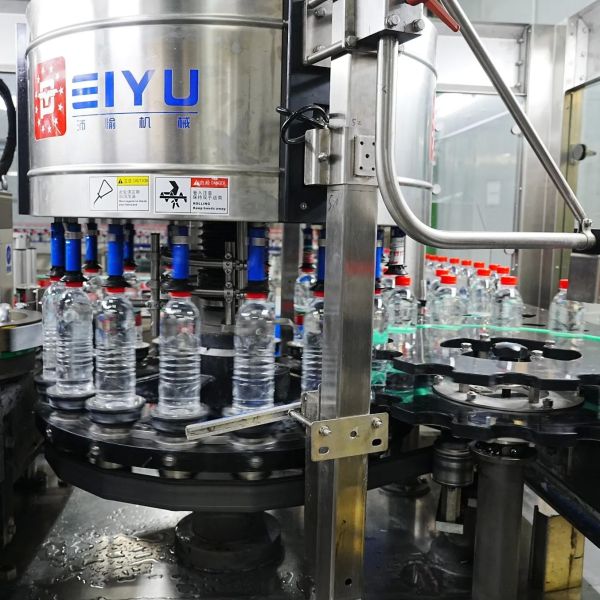 Quality Automatic Hot Melt Glue Labeler with Self-Testing No Bottle No Label Feeding and No Bottle No Glue Application for Beverage Production Line wholesale