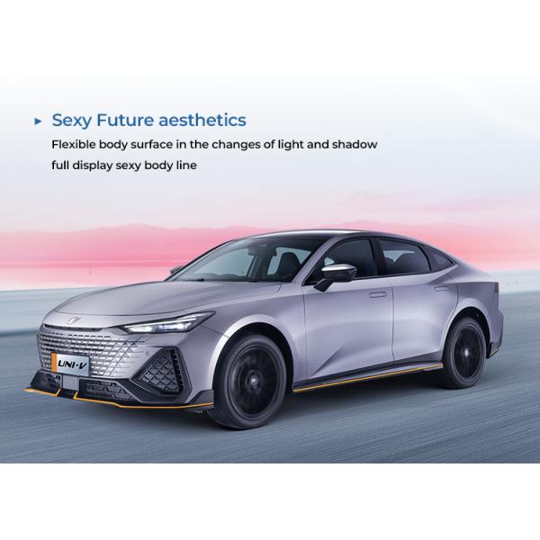 10.3 Inch Touchscreen Changan UNI-V Sedan Used Motor Vehicle 215km/H