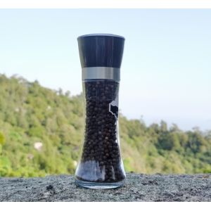 Two Types Of Seasoning Grinders: Capacity & Material Differences