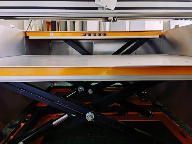 Smart Glue Plotter Multiple Glue Head 200m/Min PLC Controlled Convenient