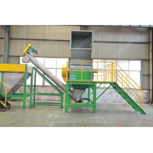 China Easy Cleaning Solid Plastic Crusher Machine 500 KG / H For PET Bottle Recycling on sale