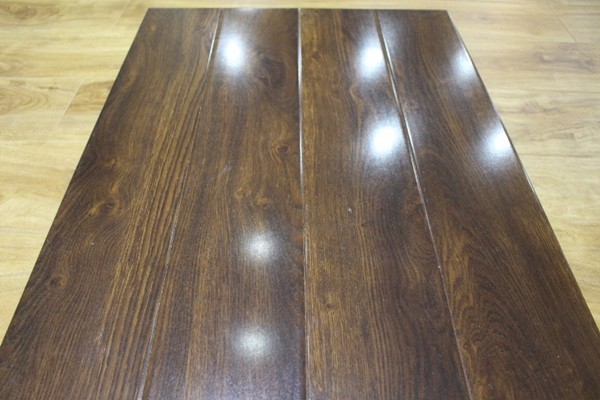 Quality 2015 new design high gloss laminate wood flooring wholesale