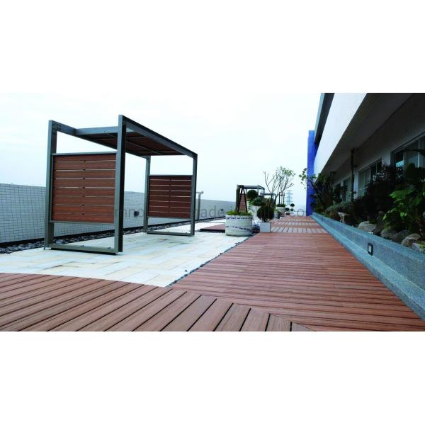 Brown Wood Grain Pattern Recycled Waterproof WPC Decking Flooring for Performanc