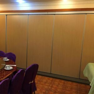 Custom Made Workstation Sliding Folding Partition Walls Panel 85mm Thickness