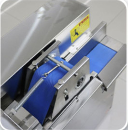 Longer lifetime commercial dicing machine for cutting diced dried vegetables