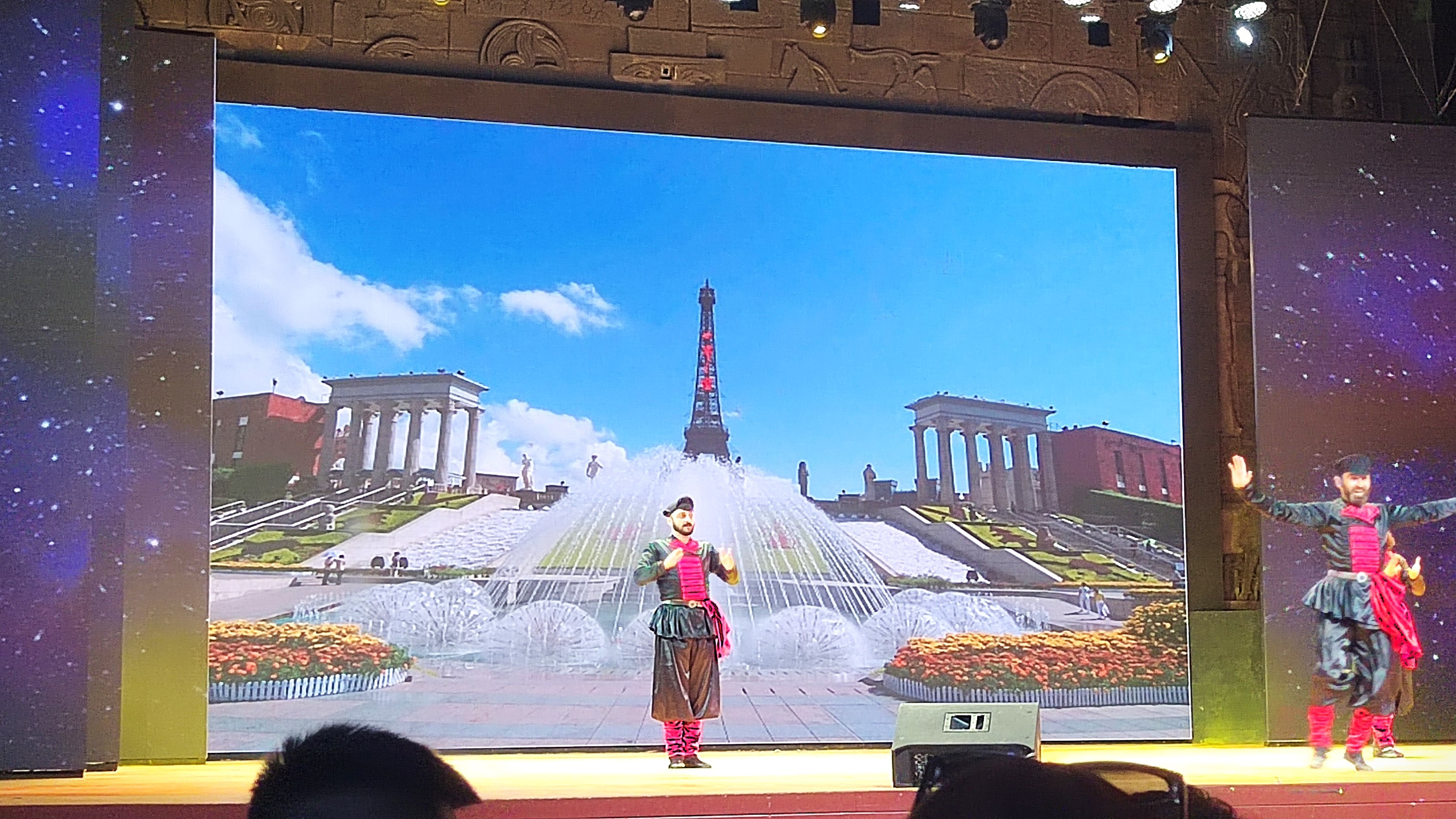 Outdoor LED Display with P8 Pixel Pitch 100000 Hours Life Span and 1920Hz-3840Hz