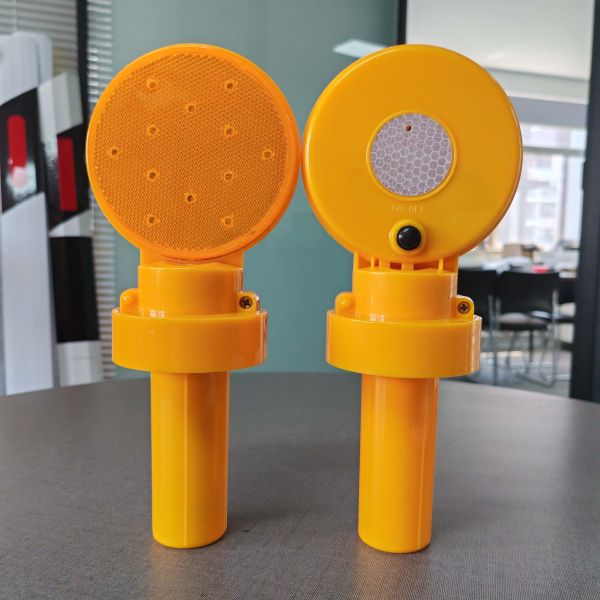 Quality Solar Powered LED Traffic Warning Light with 19cm Diameter and Yellow Flashing Light for Road Safety wholesale