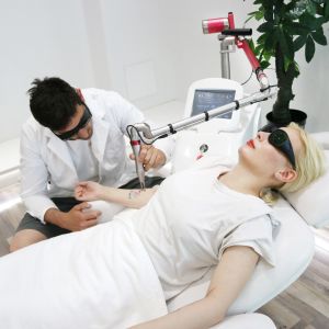 Stationary Style Picosecond Laser Machine 2000W Q Switched Nd YAG Laser Tattoo