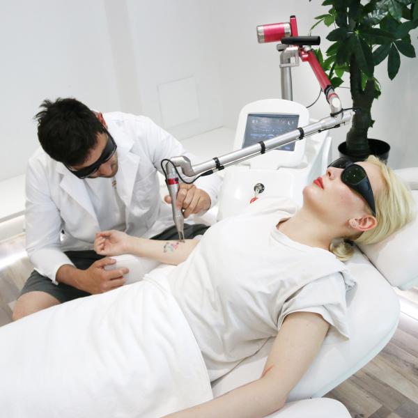 Stationary Style Picosecond Laser Machine 2000W Q Switched Nd YAG Laser Tattoo