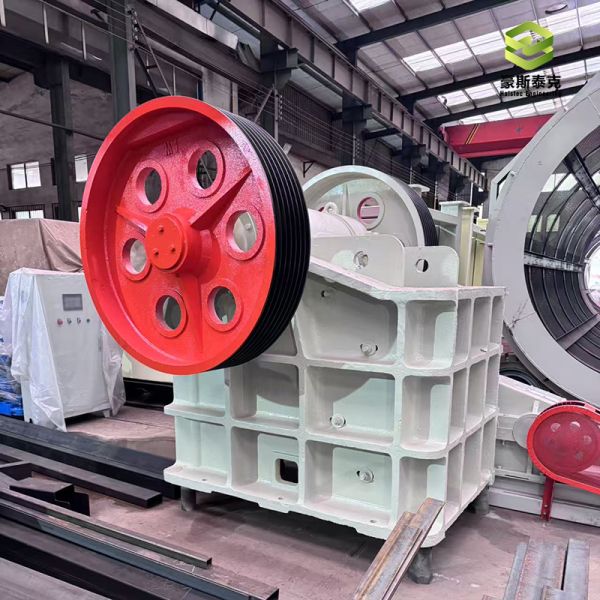 CE/ISO Certified Brick Production Line Jaw Crusher with Material Water Ratio Requirement of <10%