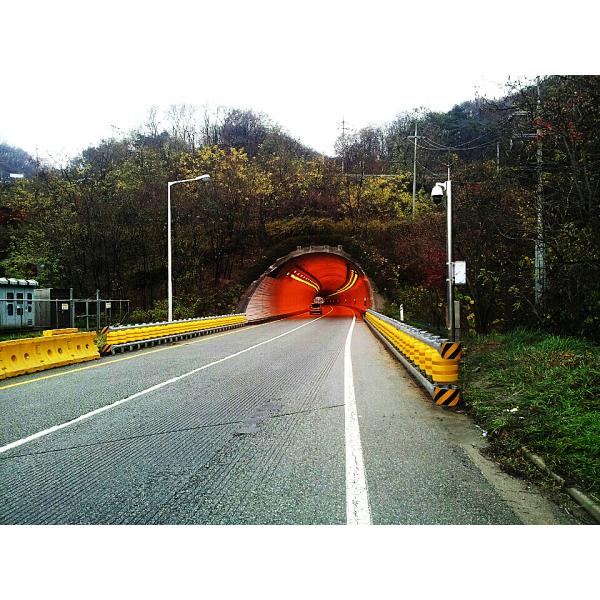 Hot Dipped Galvanized Rolling Guardrail Barrier Featuring Grade International