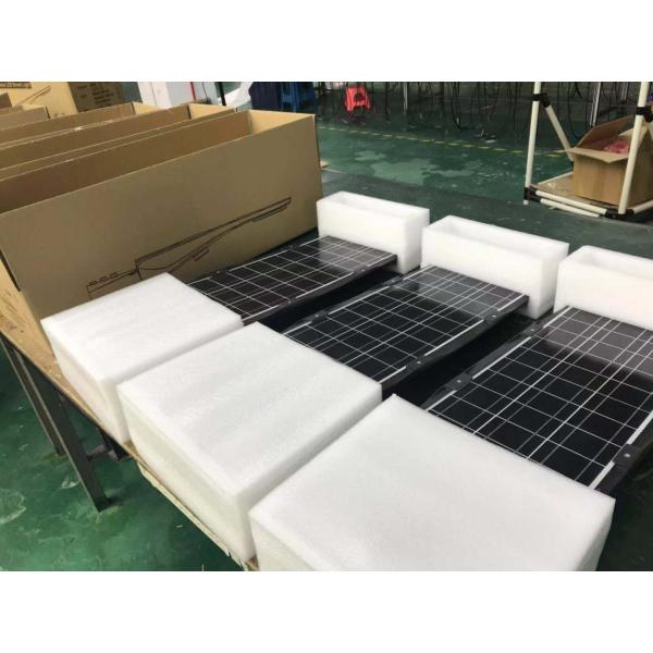 Dusk To Dawn Solar LED Street Light Mono Crystalline Silicon Panel Phosphate Lithium Battery