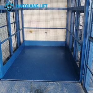 China 6m High 7-Ton Blue Hydraulic Freight Elevator – Customized for Industrial Indoor Operations on sale