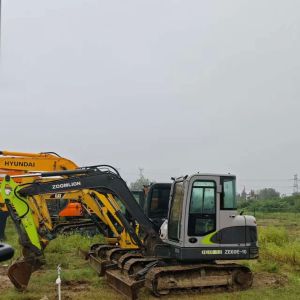 Factory Price Used Zoomlion Ze60e-10 6ton Used Mini Digger Original Excavator