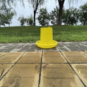 Durable Plastic Poultry Feeding Bucket 1L-6L Fresh Clean Hanging Poultry Feeder