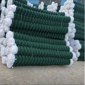 China Hot Dipped Galvanized Cyclone Wire Mesh Fencing 8 Ft Roll Pvc For Philippines on sale