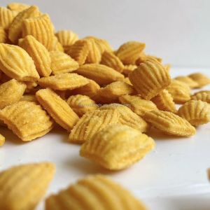 Cheap Pillow Shaped Fried Rice Crackers Nostalgic Puffed Spicy Shrimp Chips for sale