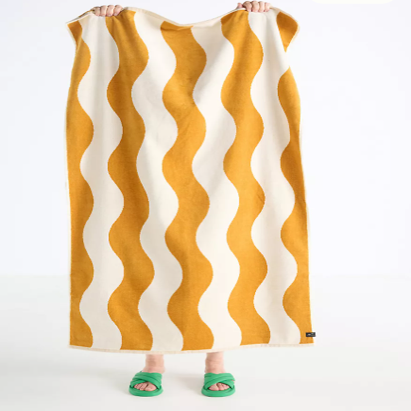 GOTS-Certified Organic Cotton Beach Towel – Yarn-Dyed and Biodegradable for Eco