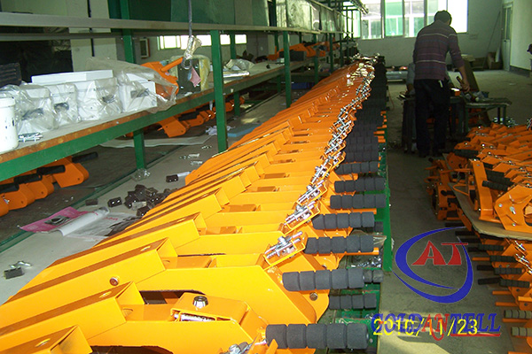 Drill And Pick Resistant wheel locks for cars With 2 Keys , Yellow