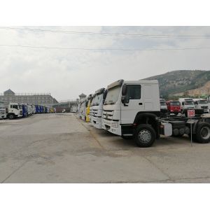 China Sinotruk Howo 6x4 420 hp Tractor Trailer Truck With D12.40 Engine And HW76 Cabin on sale