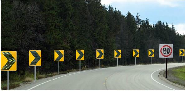 RoHS Energy Saving IP65 Yellow Chevron Sign , Double Chevron Sign