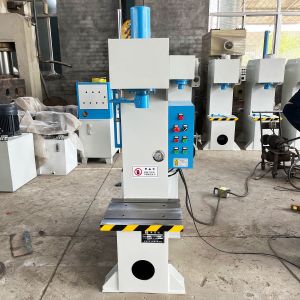 Home Applications Y41-30T CNC Precision Small Vertical Hydraulic Press with 4kW