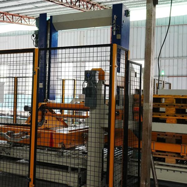 Quality Robotic Palletizing System That Marshals First and Then Palletizer for Beverage Lines wholesale