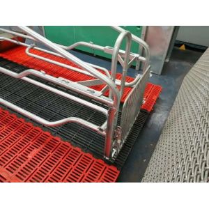 Adjustable Pig Farrowing Crate