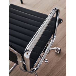 Adjustable Height Executive Office Chair with Swivel Wheels and Synthetic PU