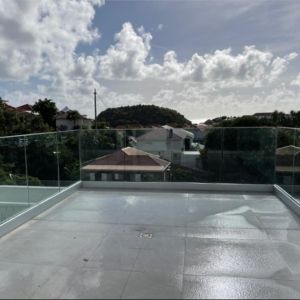 Open View Frameless Glass U Channel Railing with LED Lights and More than 5