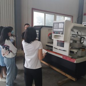 CK6140 horizontal de la cama plana Guía duro ferrocarril control cnc máquina de