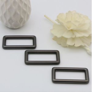China High End Handbag Hardware Gunmetal Color 38 MM Zinc Alloy Square Ring Buckle on sale