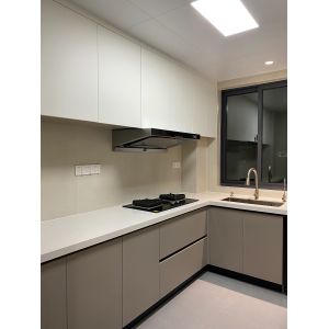 China Modern High Gloss Kitchen Cabinets Featuring Elegant Stainless Steel Hardware on sale