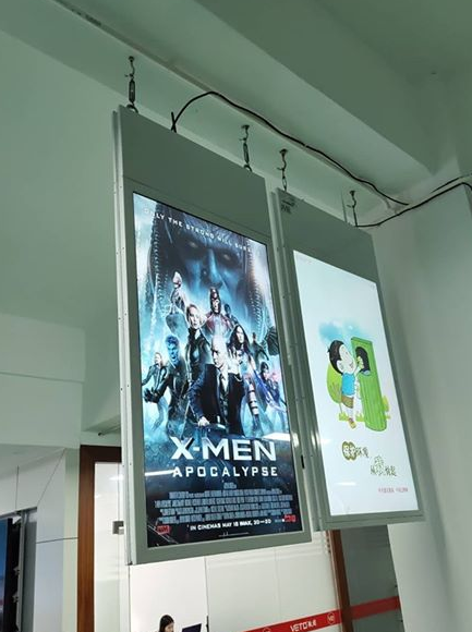 Dual Sided Commercial Monitor LCD Advertising Display 43 Inch 300-700 Nits 1080*1920