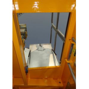Personnel Construction Material Hoist Payload Capacity 2000Kg With Q355 Steel
