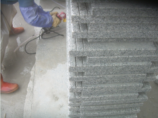 Light Grey White Granite Slab Steps , Granite Stone Slabs For Outdoor Steps