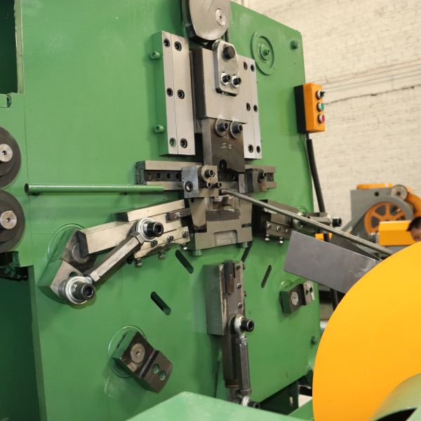 Fully Automatic High Precision Eye Bolt Making Machine with Multi-Material Compatibility for Industrial Fasteners