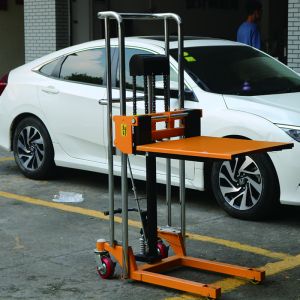 Mini Manual Forklift Stacker With Platform 1.5 Meter Light Vehicle Structure