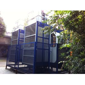 Material Personnel Hoist 2000kg Load Capacity , Mast Climbing Platform