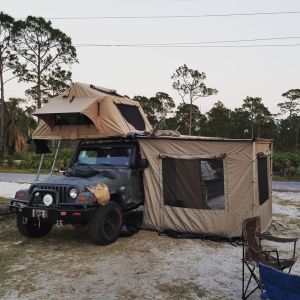 Water Resistant 4x4 Roof Top Tent Easy Operate With Side Awning CE Certificated