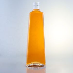 China Customized Logo Clear Glass 750ml Whisky Bottle with Cork and Square Shape on sale