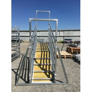 Adjustable Galvanized Cattle Chute Loading Ramp HDG Adjustable 6 Rail Cattle