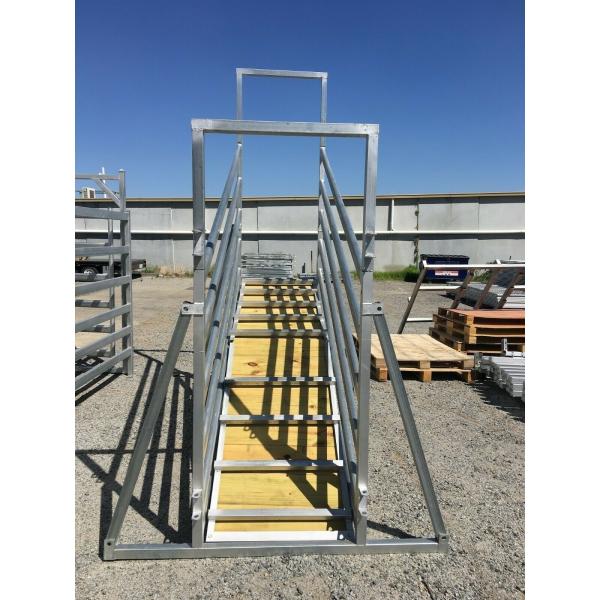 Adjustable Galvanized Cattle Chute Loading Ramp HDG Adjustable 6 Rail Cattle