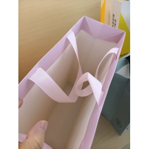 Fully automatically crease-free sheet feeding paper bag making machine