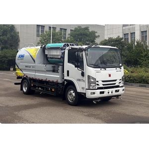 High Standard Guardrail Cleaning Truck With 120x40mm Rear Protective Device And