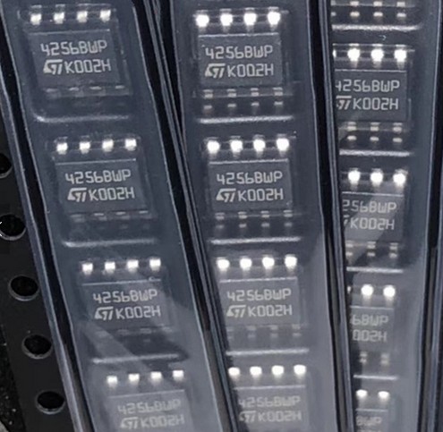 32K X 8 3.3V / 5V 8 Pin Integrated Circuit Chips EEPROM Serial - I2C 256K Bit SO